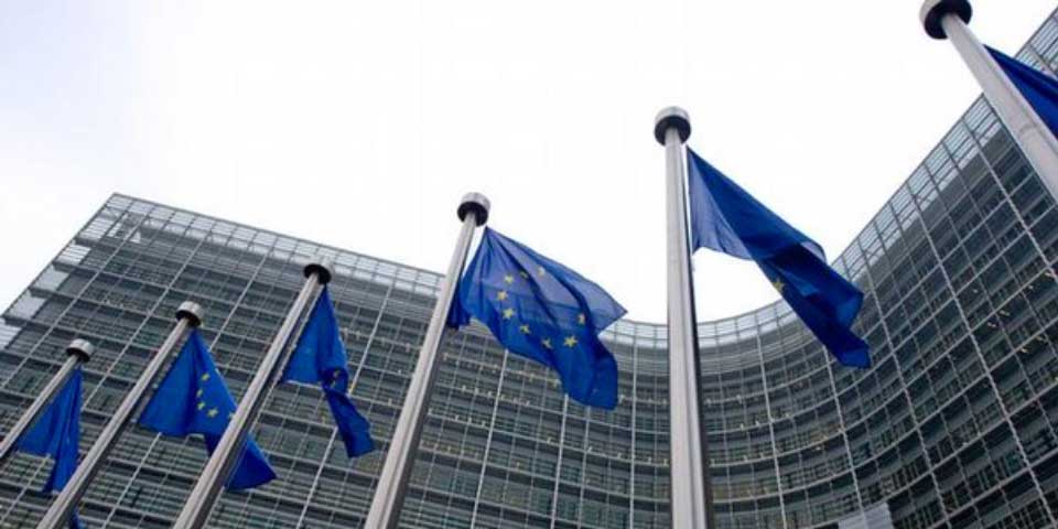 UE busca reducir emisiones de CO2 y fomentar vehículos eléctricos