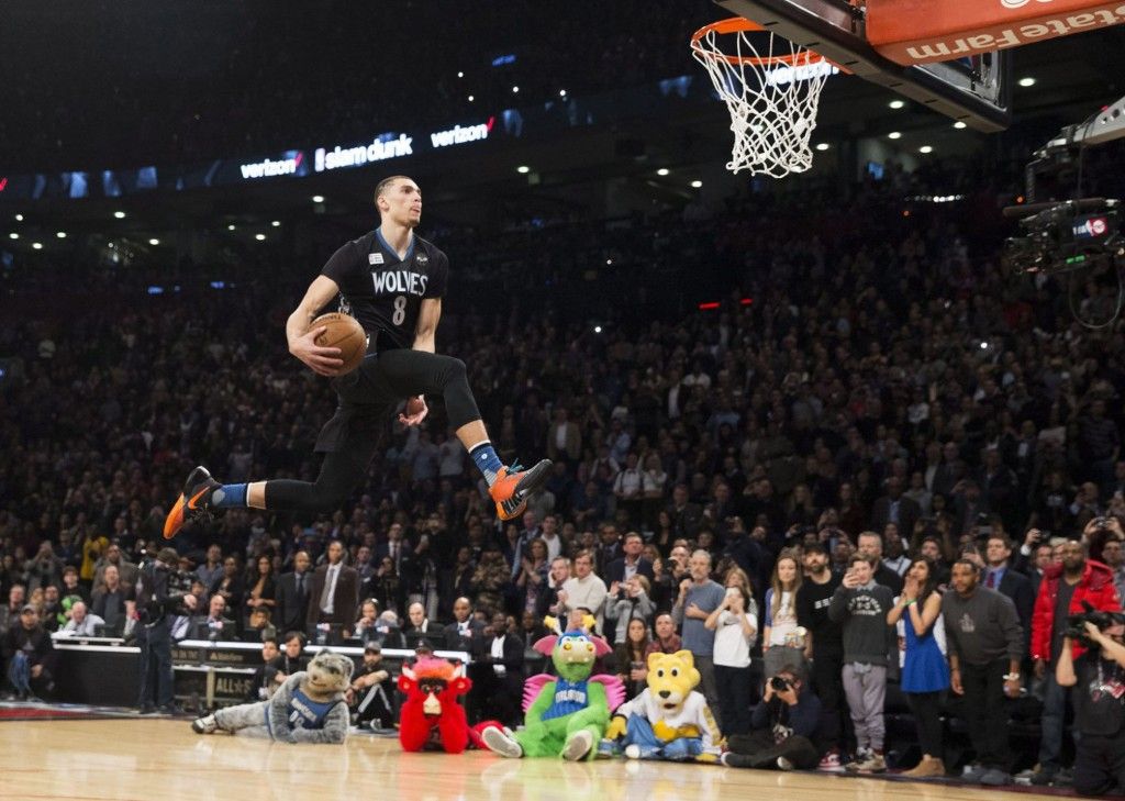 Impresionante duelo en concurso de clavadas de la NBA - zach-lavine-1024x729
