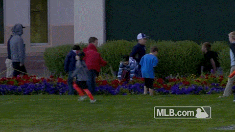 Video: niños encuentran huevos de Pascua en partido de beisbol - 032916_sf_hr_ball_found_med_tw_gmqcgpa9