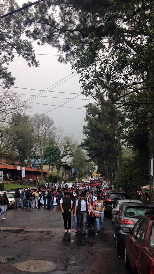 Protestan en Veracruz contra Duarte por recursos de la UV - 12821972_10156892703130643_854017747_n