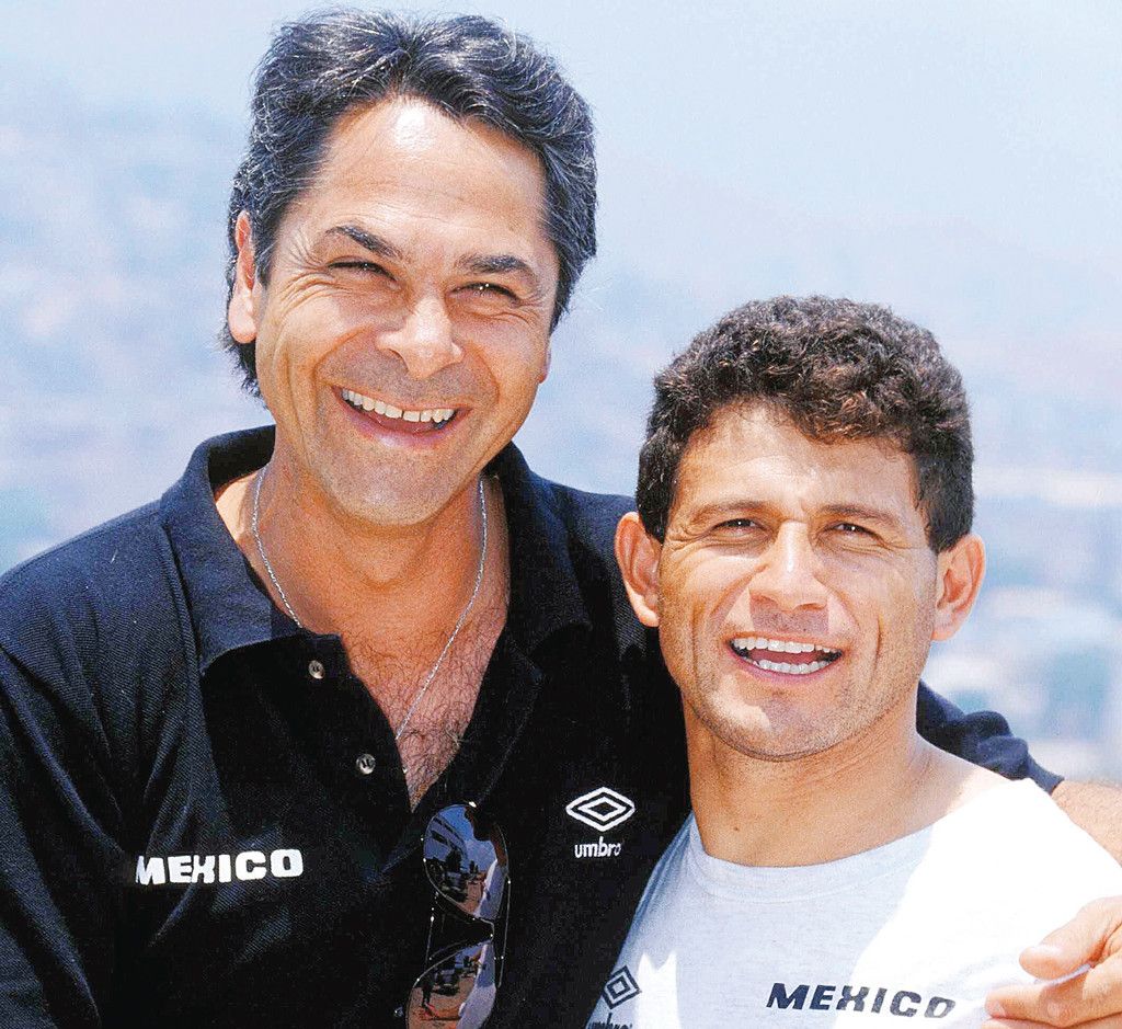 "El Abuelo" que dio a México el pase al Mundial a costa de su rodilla - 1413718-1024x939