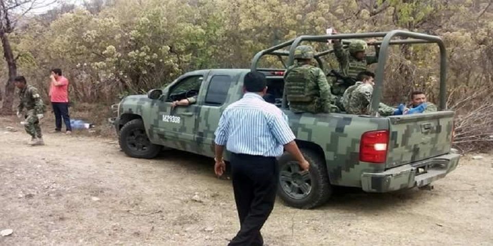 Volcadura de camión de militares en Guerrero deja 2 muertos y 10 heridos