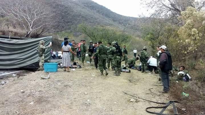 Volcadura de camión de militares en Guerrero deja 2 muertos y 10 heridos - 20160308165824-1-1