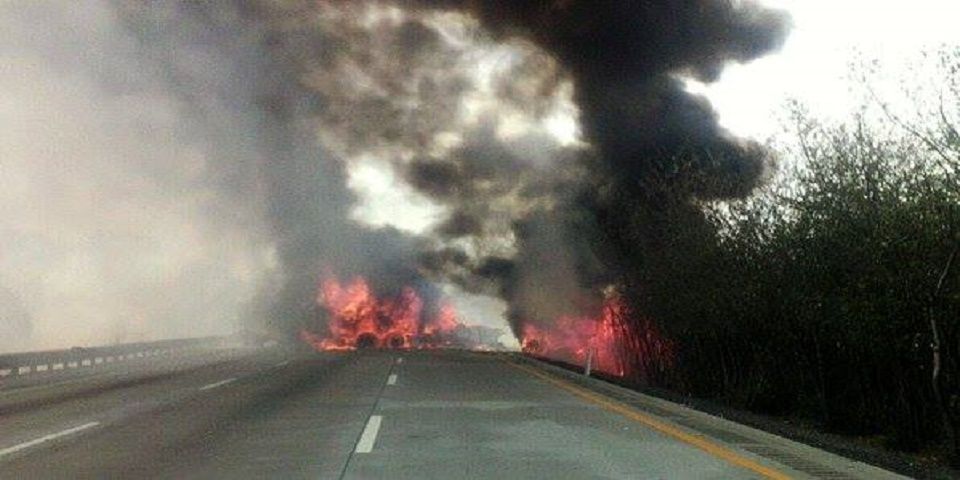 Incendio de tráiler paraliza la México-Querétaro