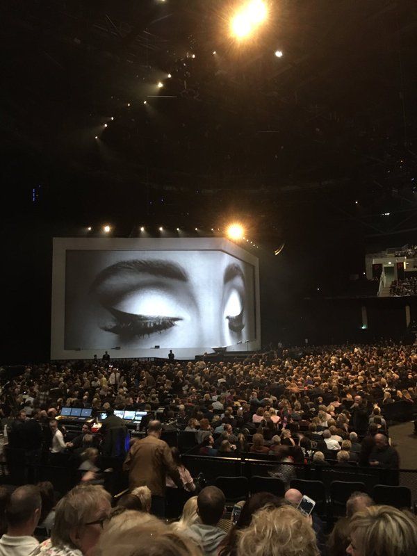 Hieren a mujer durante concierto de Adele - Adele-Glasgow