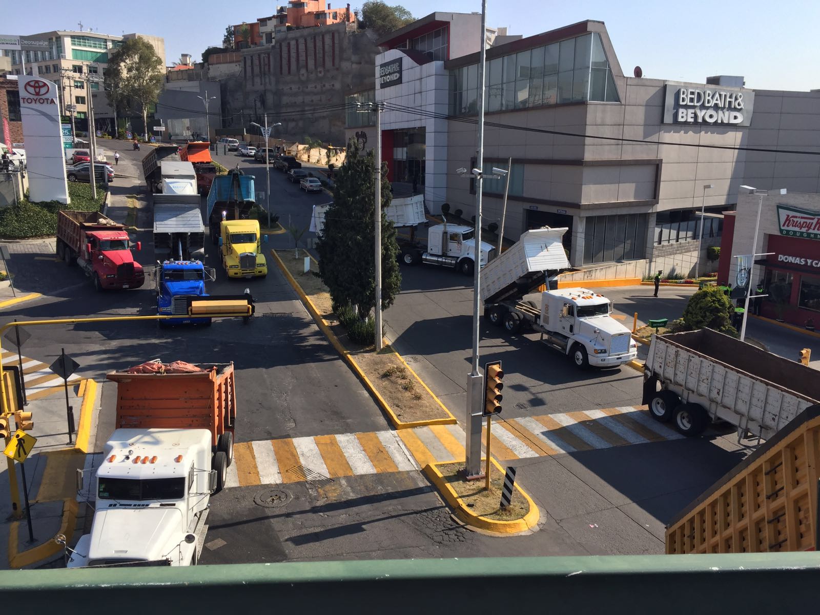 Termina bloqueo en Interlomas - AirBWTyr9i6Pf_lazDs4b1QGA8iIs9eUwcuRGttpZnph