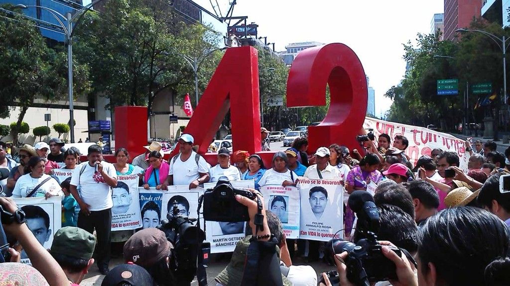 No estamos informados del convenio de reparación del daño: papás de Ayotzinapa - Antimonumento-Ayotzinapa-1024x576