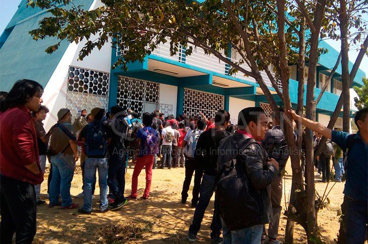 Zafarrancho en la UABJO deja 20 de heridos - ArFu4Rq3ttmlzpJJuuIVWY6_6Xr5Khb0e69xJeXxpV5i