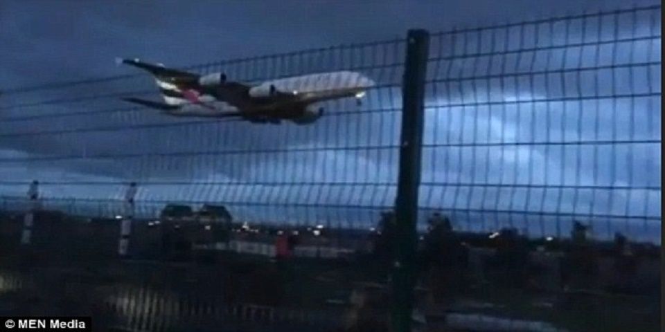 Video: A380 aborta aterrizaje Video: A380 aborta aterrizaje