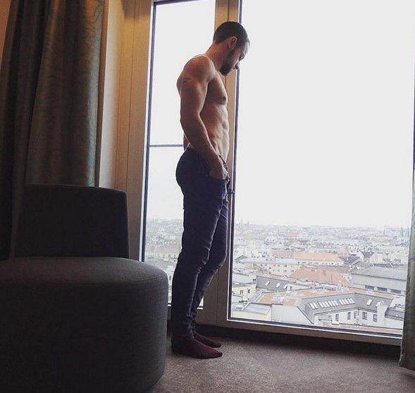 Eligen a un transexual para portada de revista masculina - Benjamin-Melzer-Instagram