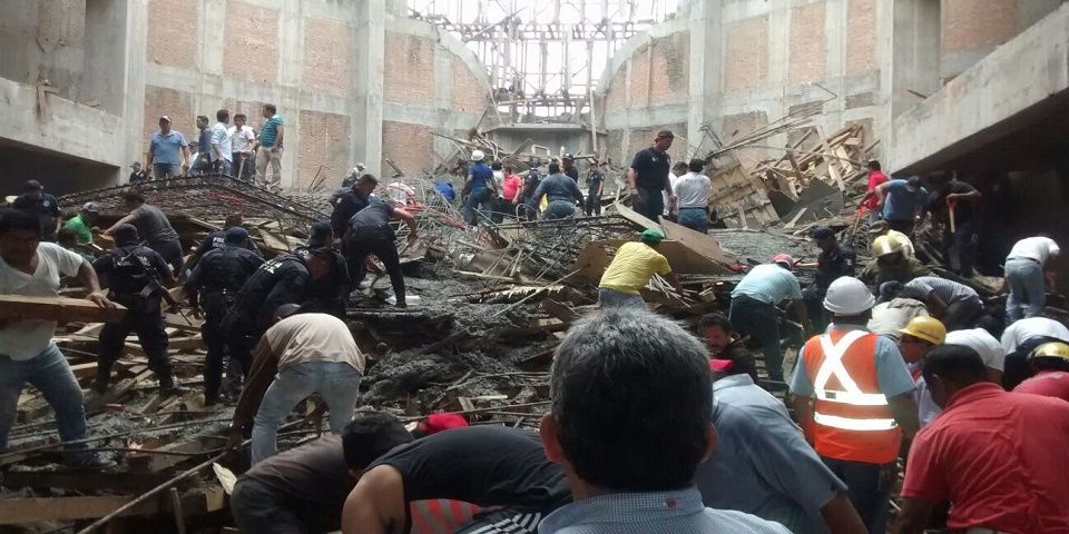 Derrumbe en Catedral de Tuxtepec deja tres muertos y 19 heridos Derrumbe en Catedral de Tuxtepec deja tres muertos y 19 heridos