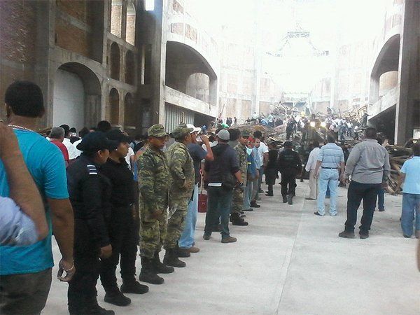 Derrumbe en Catedral de Tuxtepec deja tres muertos y 19 heridos - Catedral-Tuxtepec-5