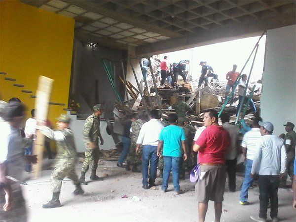 Derrumbe en Catedral de Tuxtepec deja tres muertos y 19 heridos - Catedral-Tuxtepec-6