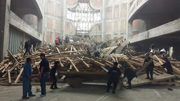 Derrumbe en Catedral de Tuxtepec deja tres muertos y 19 heridos - Catedral-Tuxtepec-9