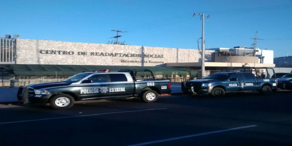 Decomisan más de 400 armas blancas en Cereso de Hermosillo