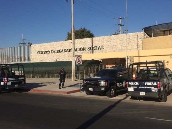 Decomisan más de 400 armas blancas en Cereso de Hermosillo - Cateo-Hermosillo-Sonora-4