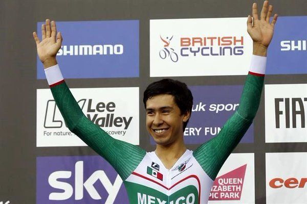 Ciclista mexicano gana histórica plata en Mundial de Pista - Cck_agFWIAAS44V