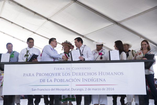 Osorio Chong firma convenio de promoción de derechos humanos de los índigenas - Cck_vdUUEAAa7fp