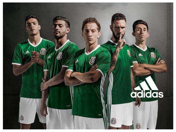 Presentan la nueva playera de la Selección Mexicana - Ccq96QfW4AA97wZ