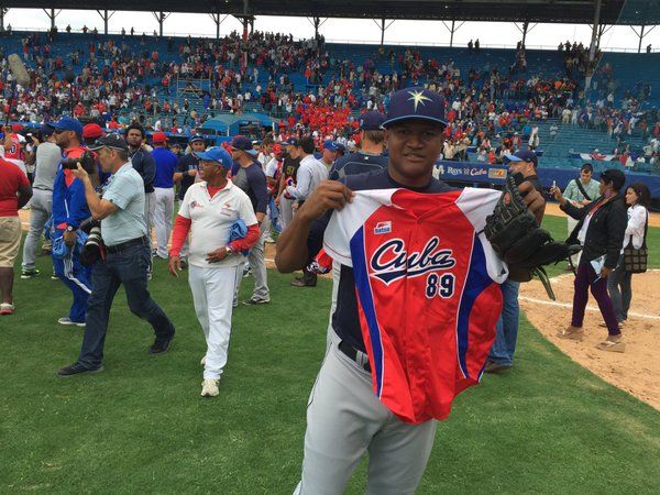 Tampa Bay vence a Cuba en partido histórico - CeLt2M8VIAAPqt_
