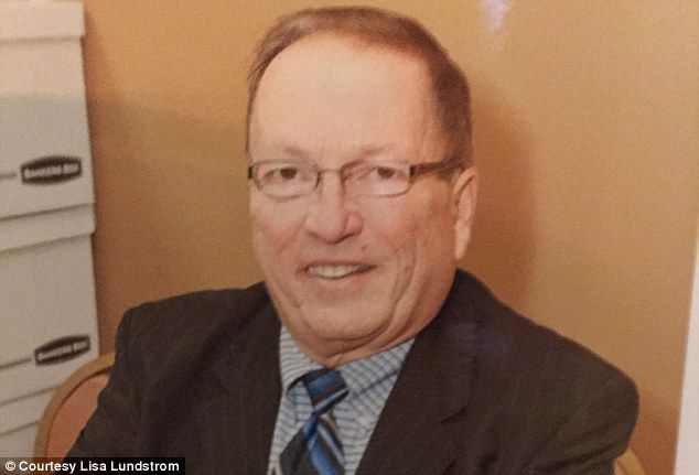 Hombre deja 30 mil coches a escala en casa que donó a la iglesia - Coches-Minnesota-Dennis-2