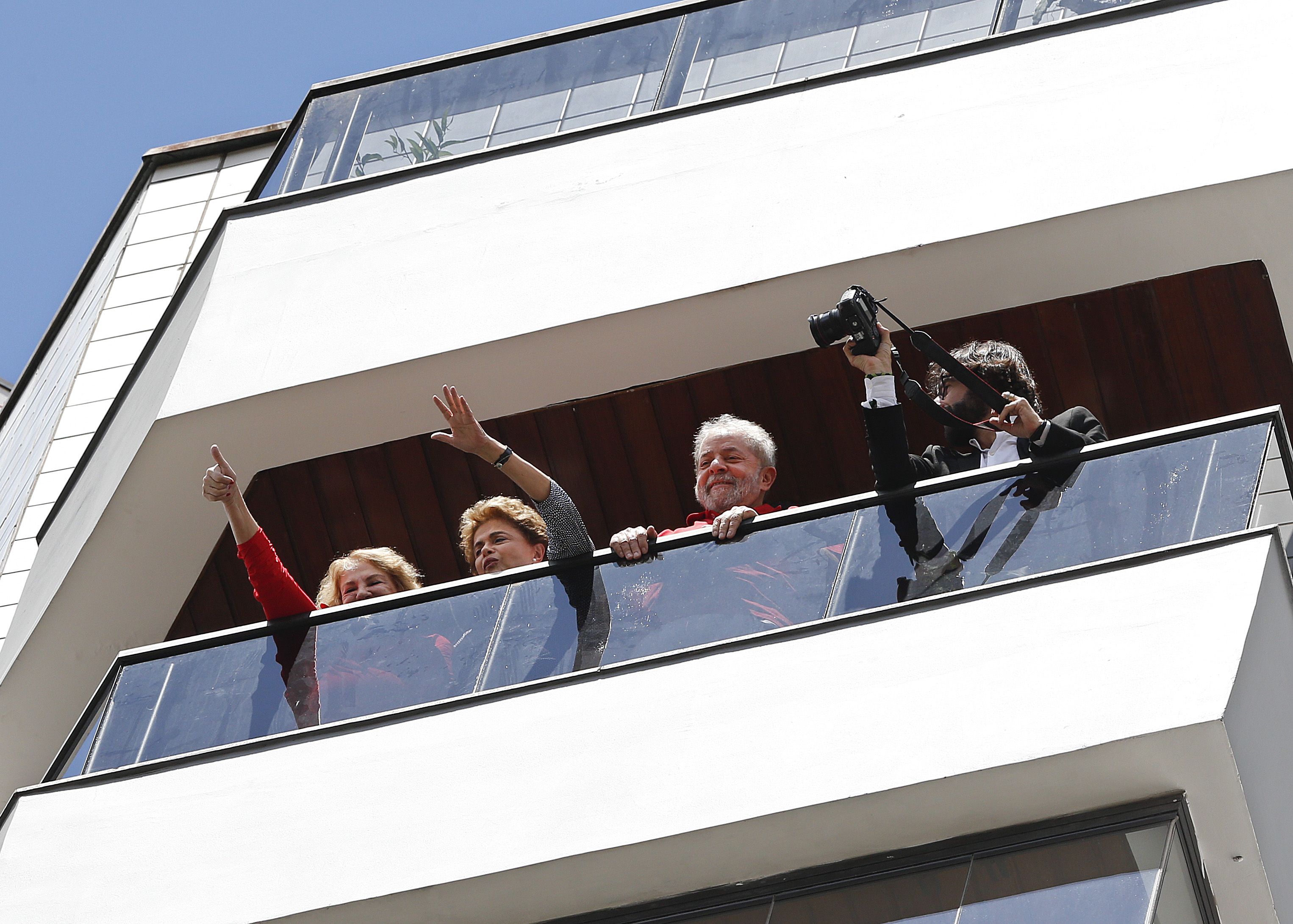 Dilma Rousseff visita a Lula Da Silva tras operación policial - Dilma-Lula
