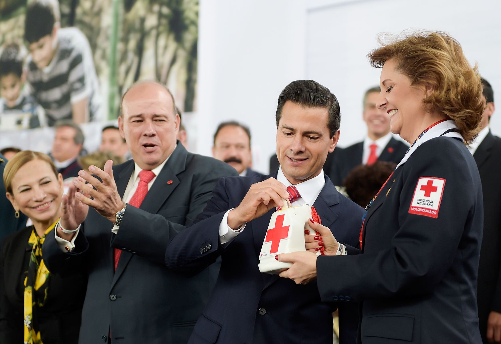 Ahora se podrá donar a la Cruz Roja desde gadgets - EPN-Cruz-Roja-2