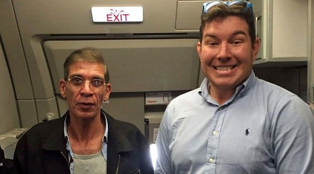 Ciudadano británico se toma foto con secuestrador de avión