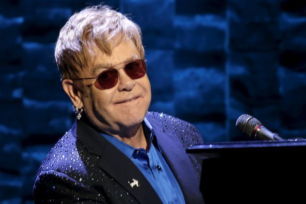 Denuncian a Elton John por acoso sexual - Elthon-John