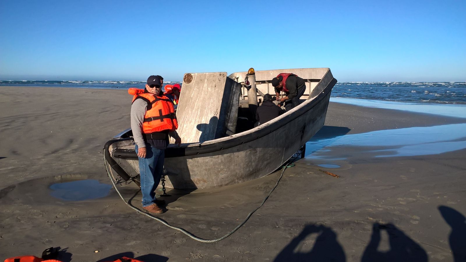 Atienden autoridades encallamiento de barco "Cachanilla" - Encallamiento-Cachanilla-5