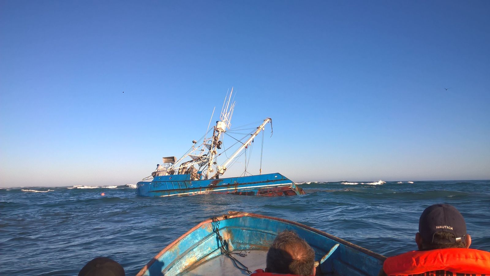 Atienden autoridades encallamiento de barco "Cachanilla" - Encallamiento-Cachanilla