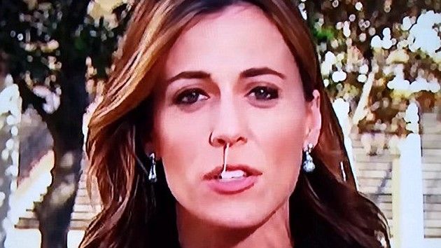 Video: reportera protagoniza momento embarazoso en vivo Video: reportera protagoniza momento embarazoso en vivo