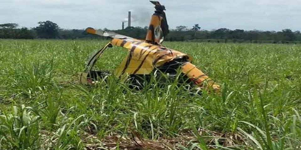 Helicóptero se estrella en una demostración de fumigación en Tabasco