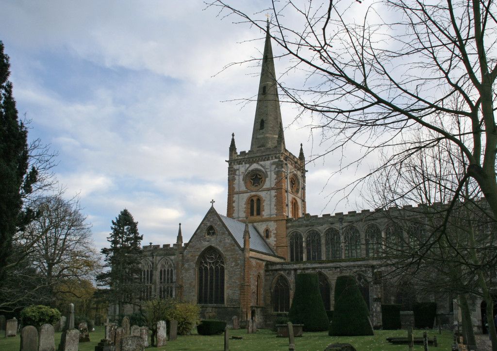 Confirman robo del cráneo de Shakespeare tras profanar tumba - Holy-Trinity-Stratford-1024x723