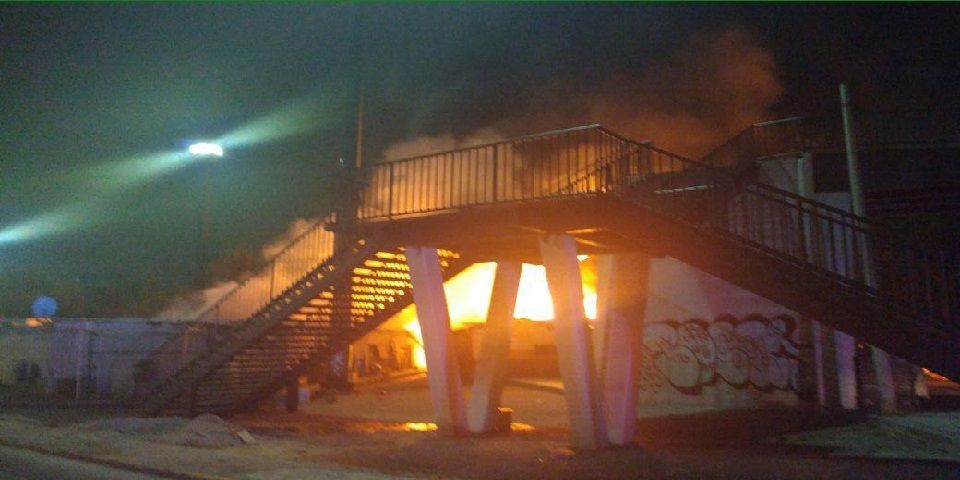 Fuerte incendio en La Raza