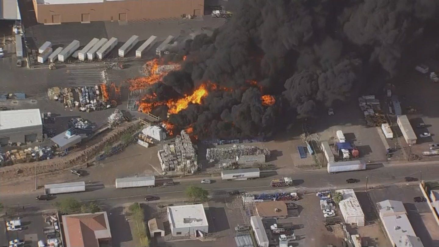 Se incendia fábrica de papel en Phoenix - Incendio-Arizona-4-1