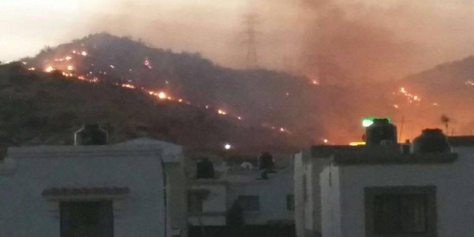 Registran fuerte incendio en Hermosillo