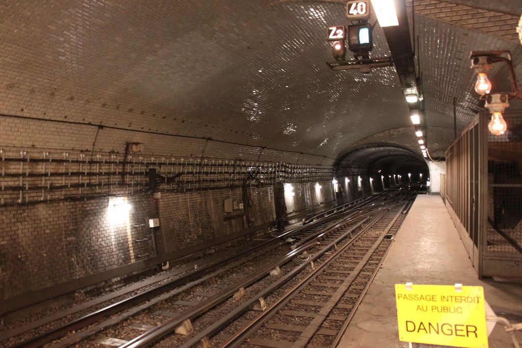 Las estaciones fantasma del Metro de París - Invalides-metro-paris