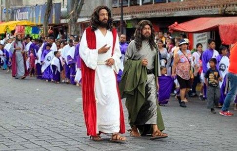 Dos heridos tras caída de escenografía en Iztapalapa