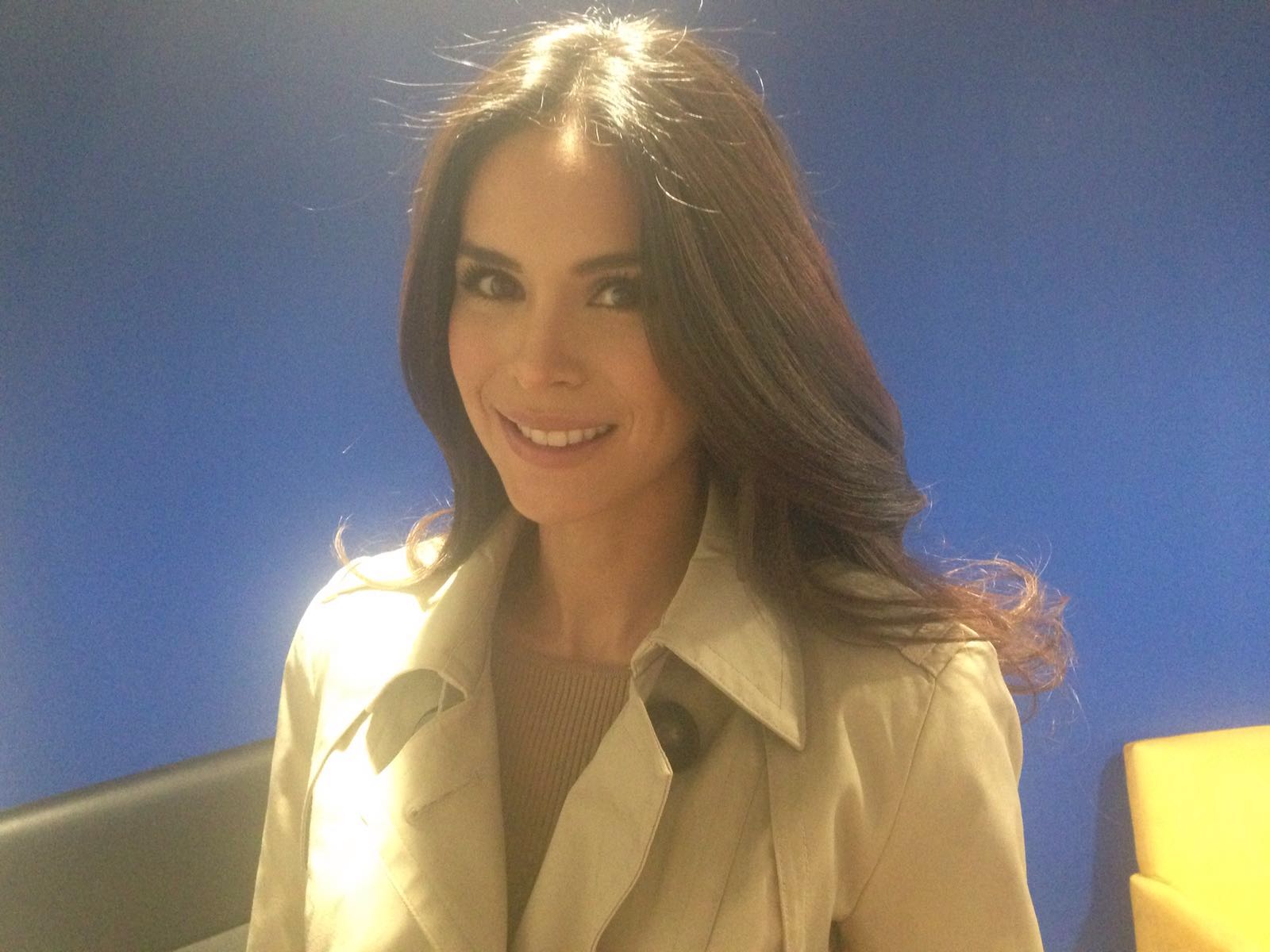 Medios deben disculparse por confudirme con Emma Coronel: Laura Zúñiga