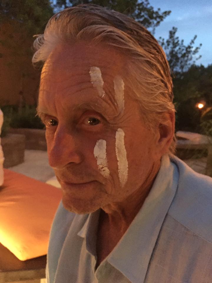 Michael Douglas aclara que está libre de cáncer - Michael-Douglas-