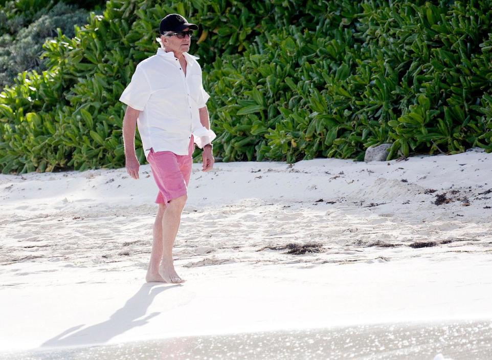 Michael Douglas aclara que está libre de cáncer - Michael-Douglas-2