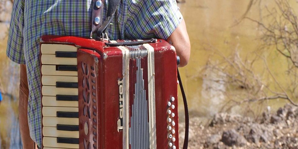 Firman decreto en Coahuila que prohíbe narcocorridos