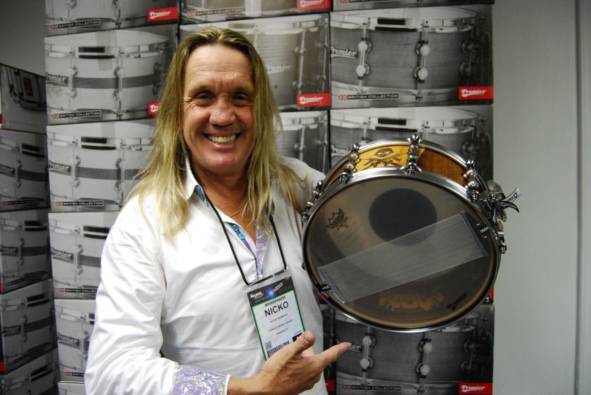 Confunden con un vagabundo a baterista de Iron Maiden - Nicko-McBrain2