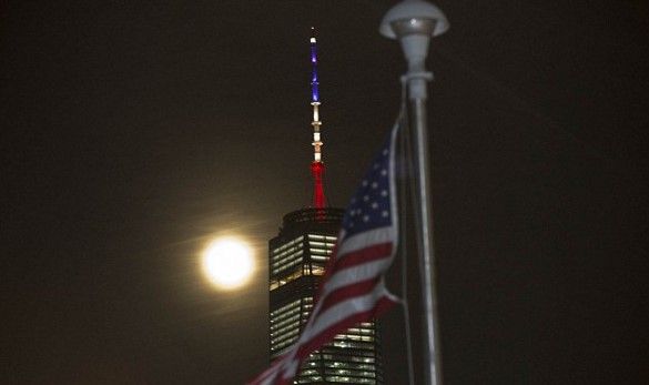 Confunden en el One WTC colores de Bélgica con los de Francia