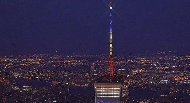 Confunden en el One WTC colores de Bélgica con los de Francia - One-WTC-Belgica-Francia-FoxNY