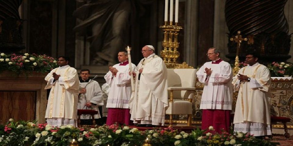 Papa Francisco da mensaje de esperanza tras sombría semana en Europa