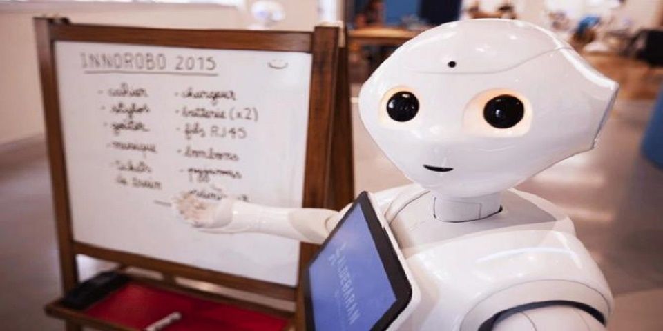 Abren en Japón primera tienda atendida por un robot