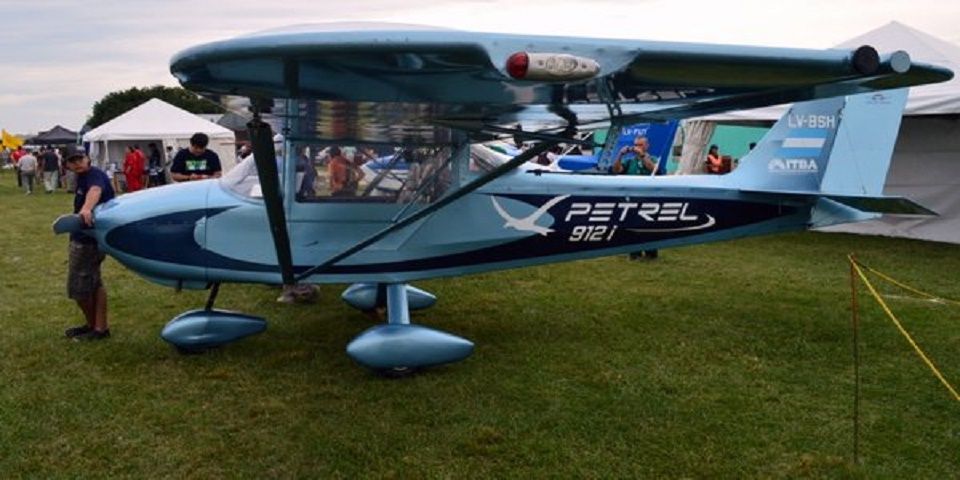 Chocan aviones pequeños en Argentina. Hay tres muertos Chocan aviones pequeños en Argentina. Hay tres muertos