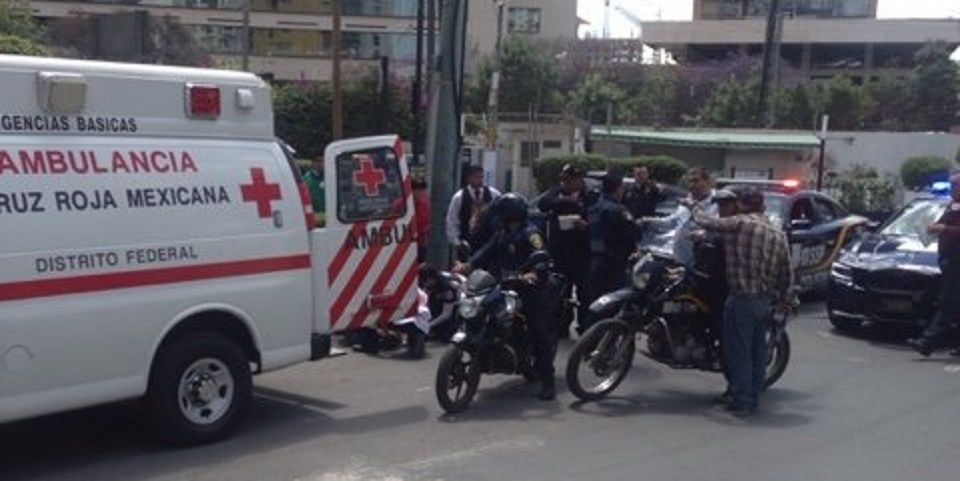 Hieren a policía tras evitar un asalto a camioneta de valores